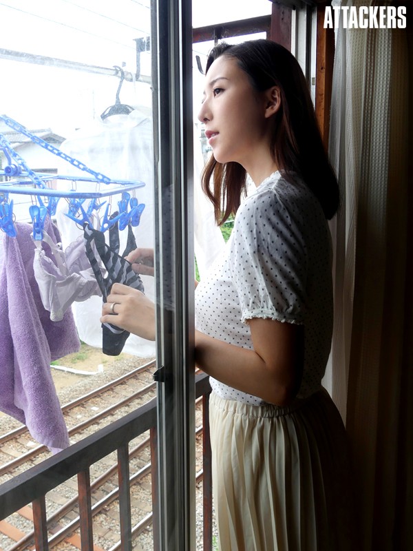 Regional Indo Jepang Media Saat suaminya pergi, sebuah dorongan terlarang yang tidak bisa ditahan