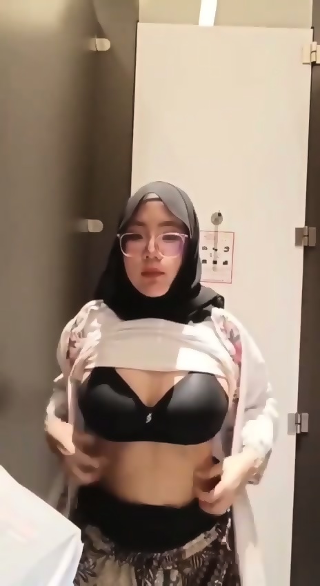 ABG Viral Jilbab Viral Gelora Membara Di Balik Kaca Who Loves Full Version?
